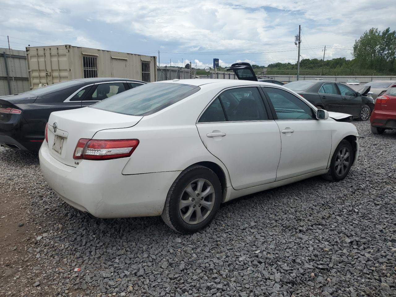2011 Toyota Camry Base - Фото 3