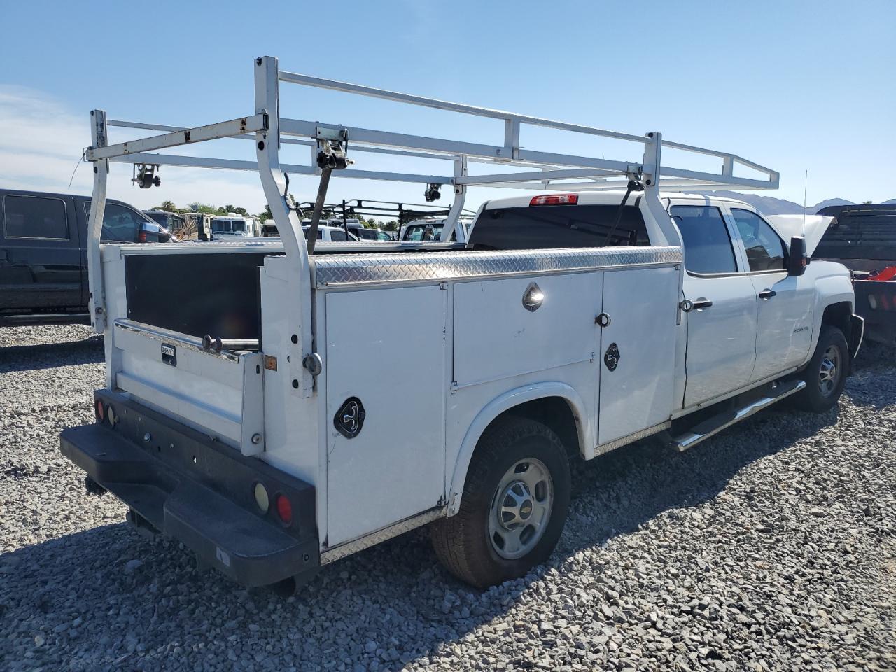 2015 Chevrolet Silverado C2500 Heavy Duty - Фото 3