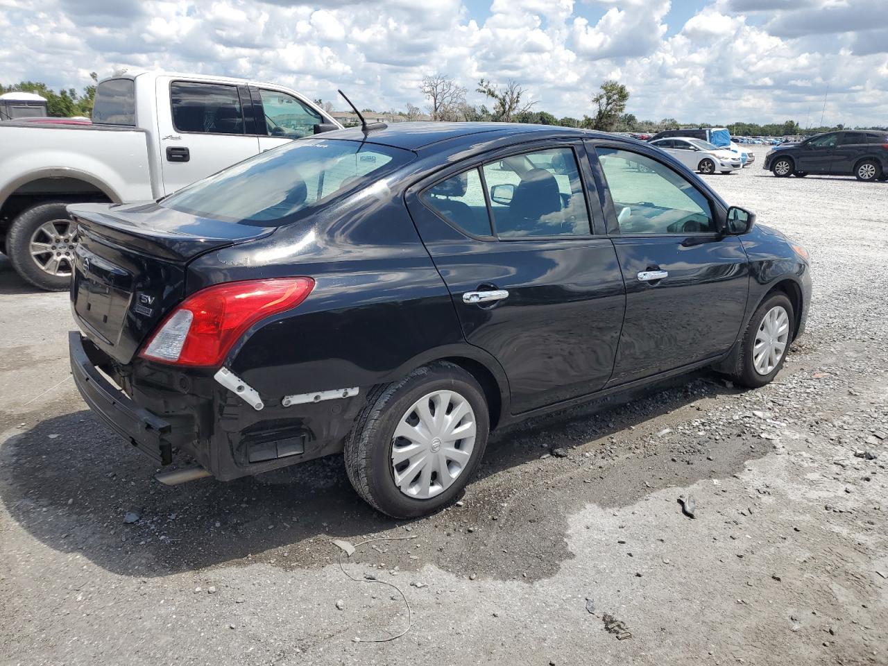 2017 Nissan Versa S - Image 3