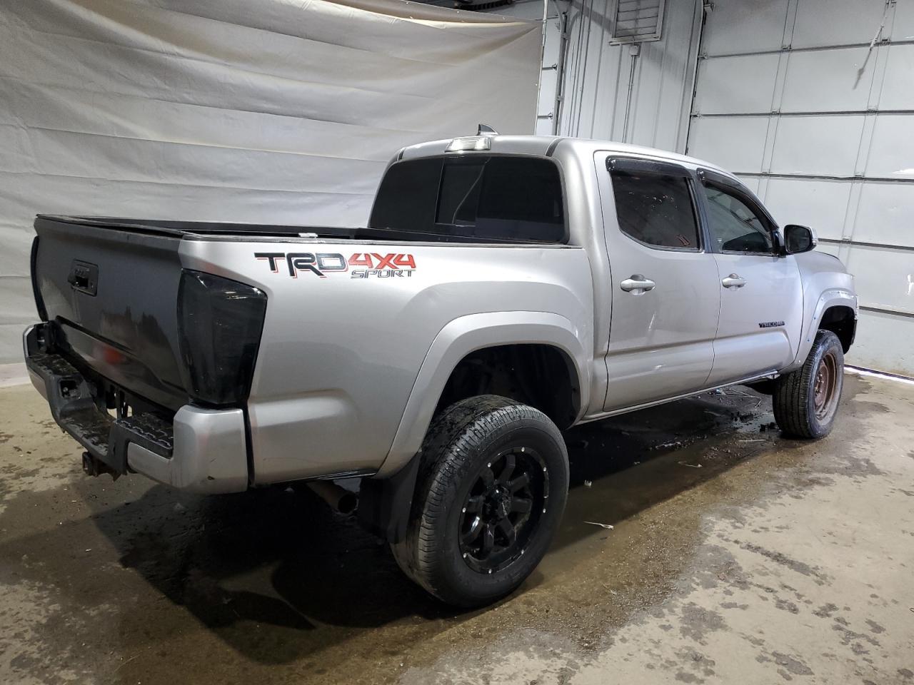 2017 Toyota Tacoma Double Cab - Фото 3