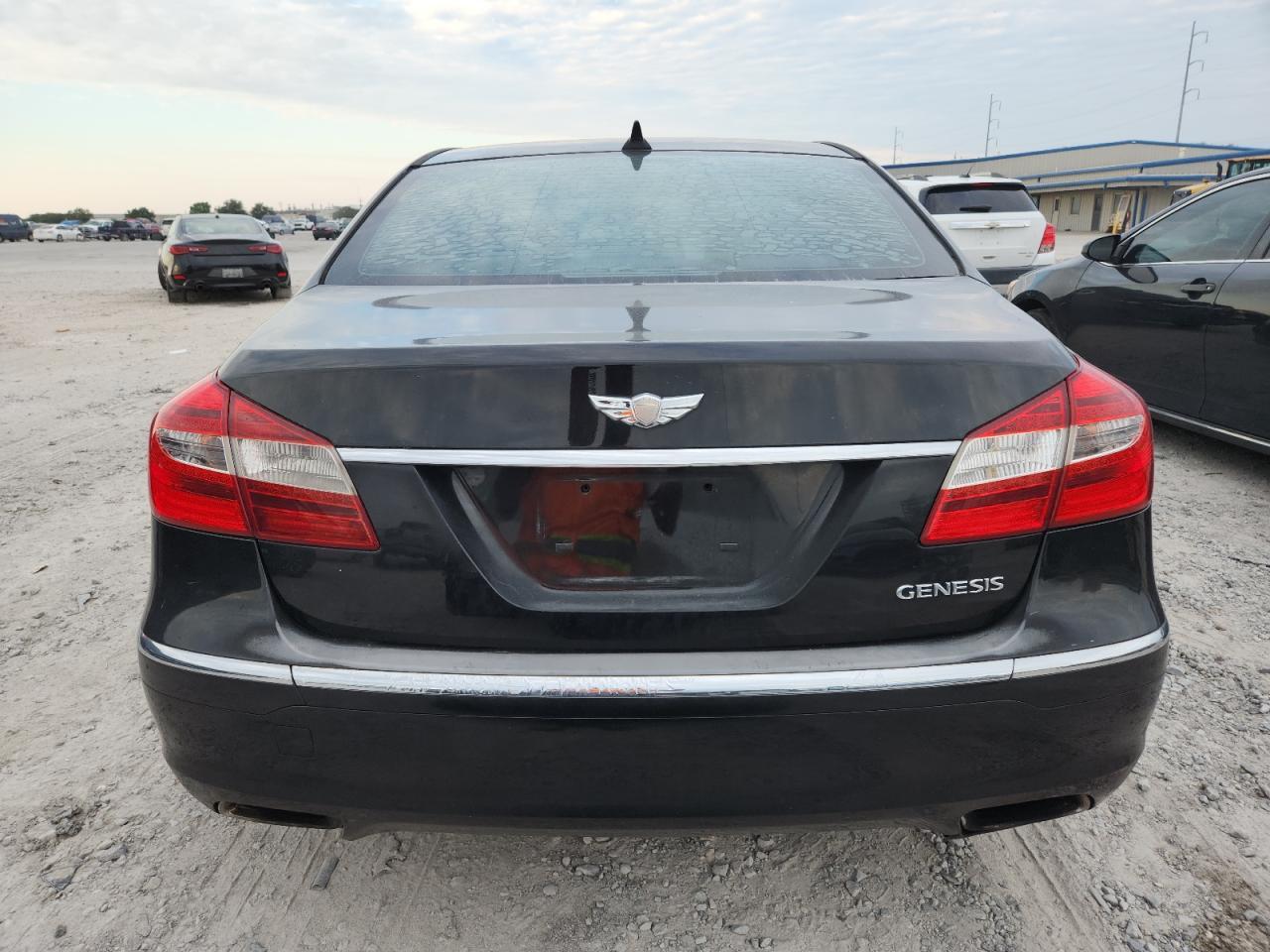 2013 Hyundai Genesis 3.8L - Фото 6