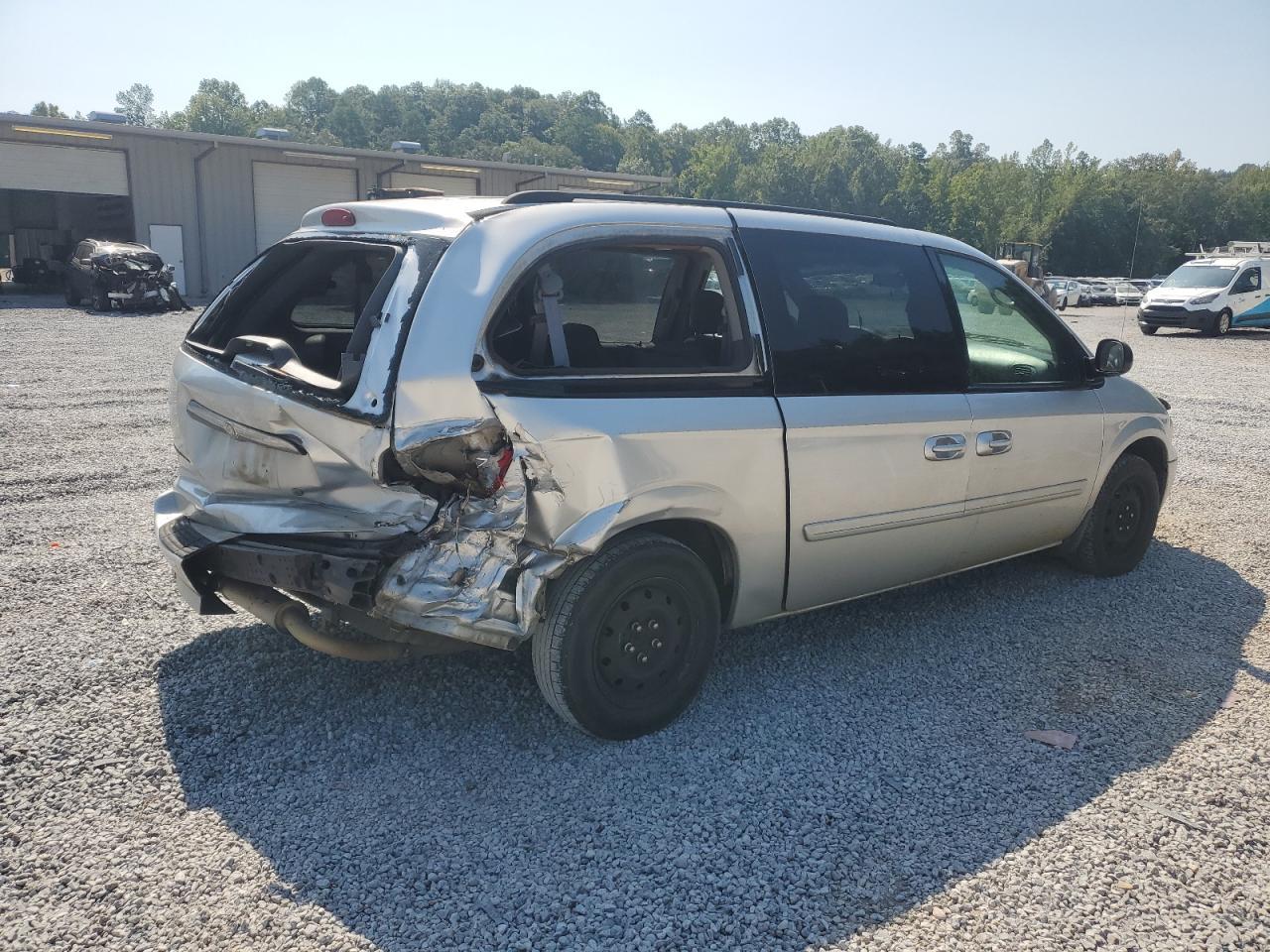 2007 Chrysler Town & Country Lx - Image 3