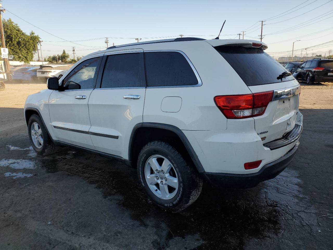 2011 Jeep Grand Cherokee Laredo - Image 2
