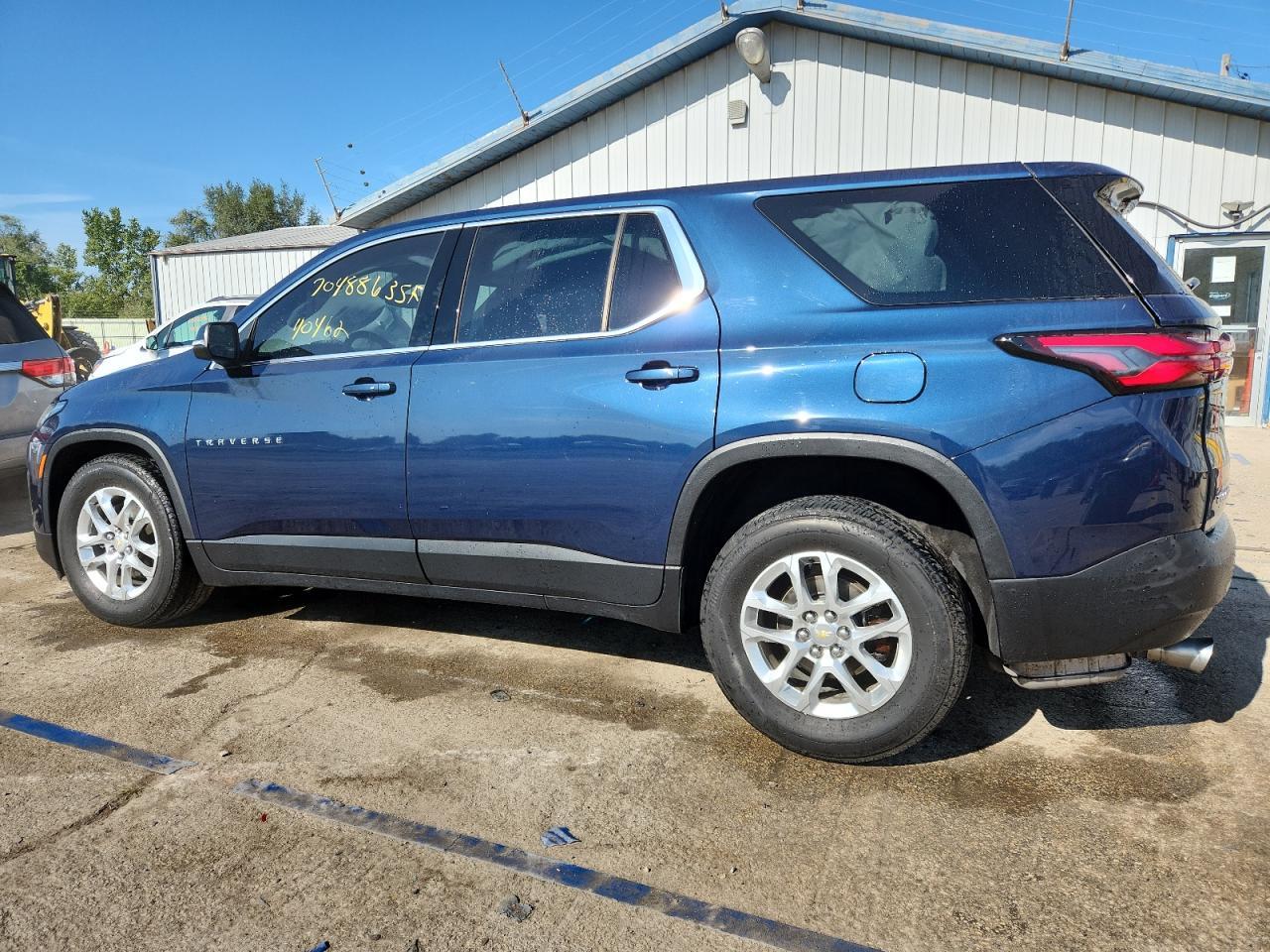 2023 Chevrolet Traverse Ls - Фото 2