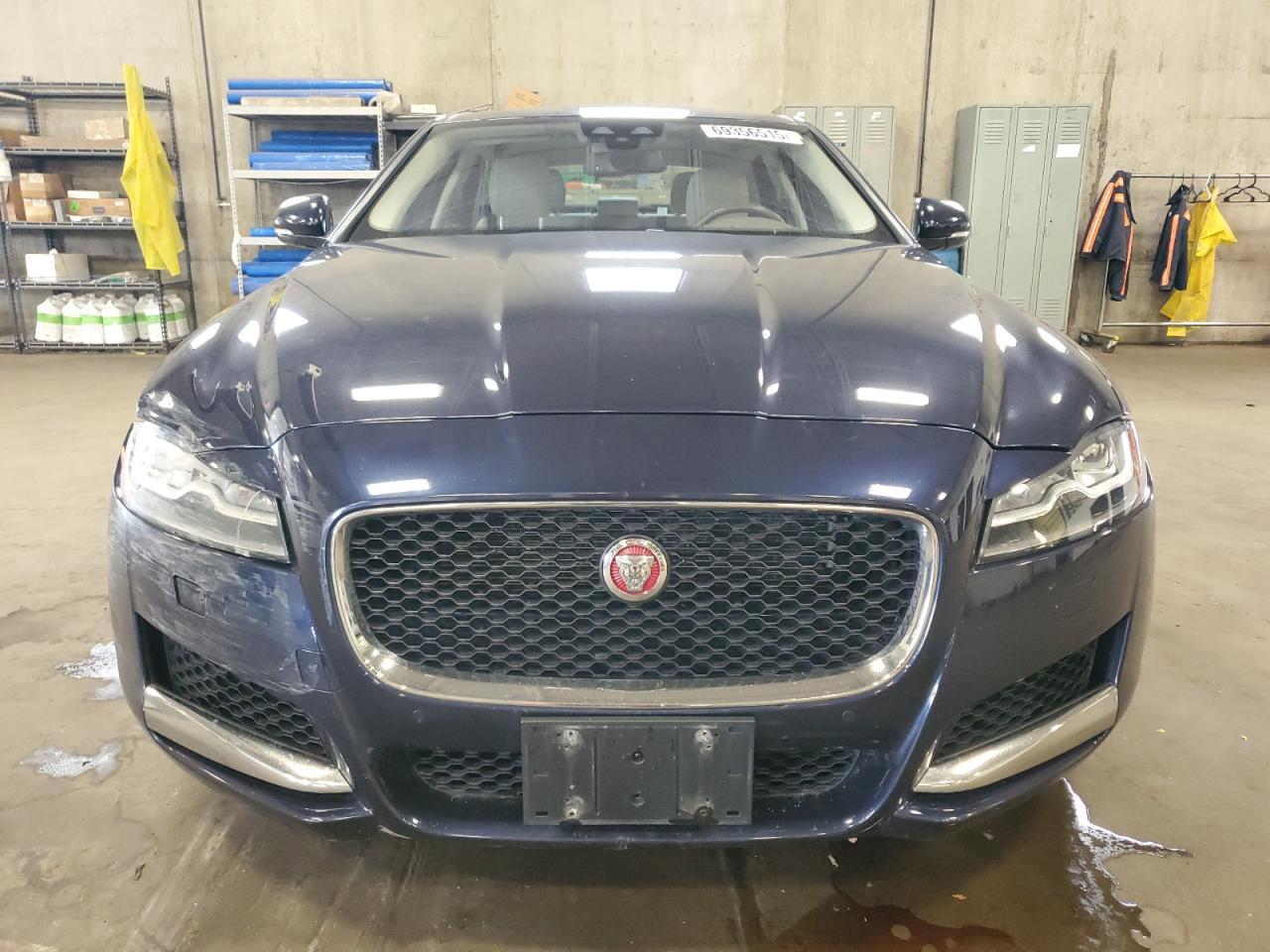2016 Jaguar Xf Prestige Prestige - Image 5