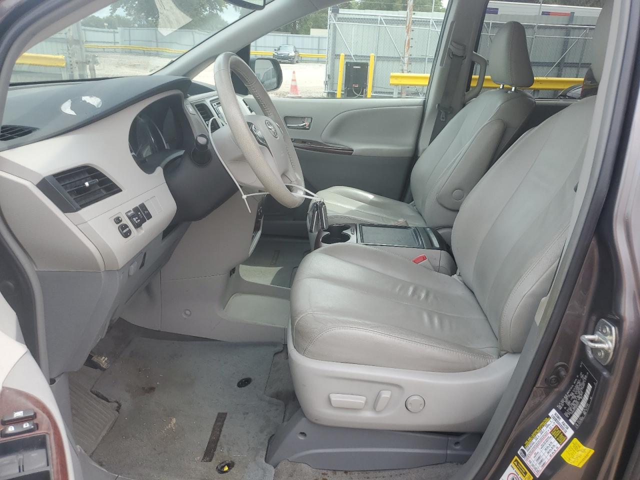 2013 Toyota Sienna Xle - Фото 7