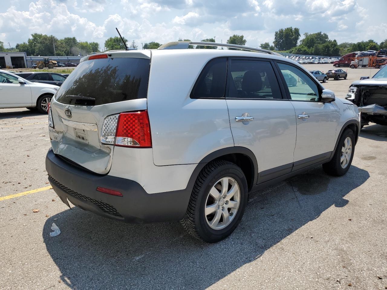 2013 Kia Sorento Lx - Image 3