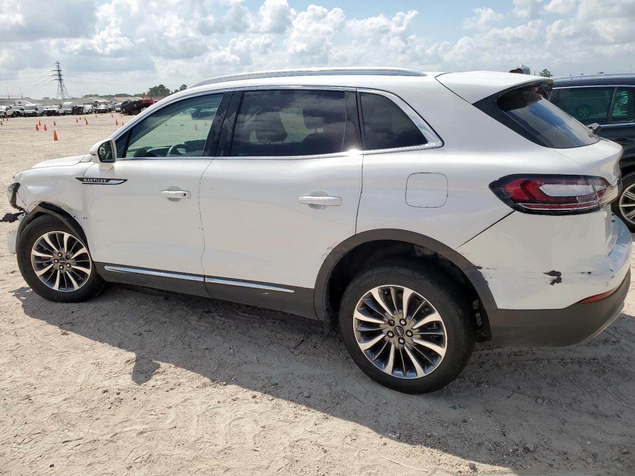 2023 Lincoln Nautilus - Фото 2