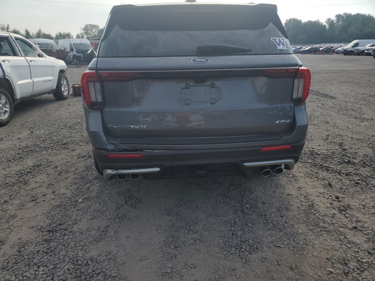 2025 Ford Explorer Platinum - Image 6