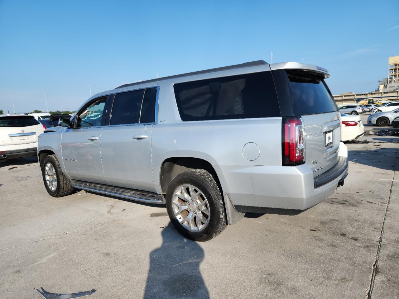 2019 GMC Yukon Xl C1500 Slt - Фото 2