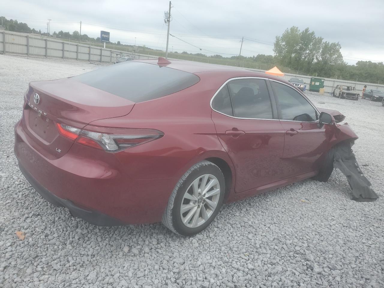 2022 Toyota Camry Le - Фото 3