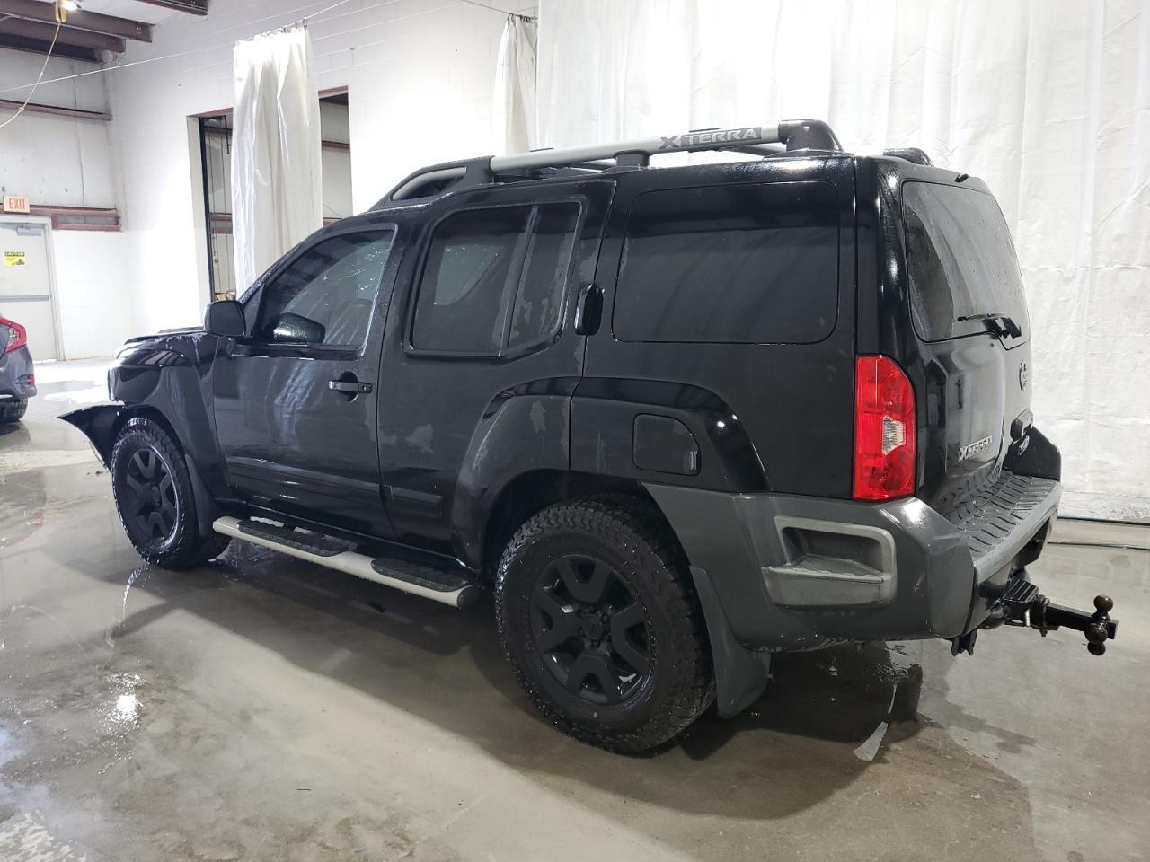 2010 Nissan Xterra X - Фото 2