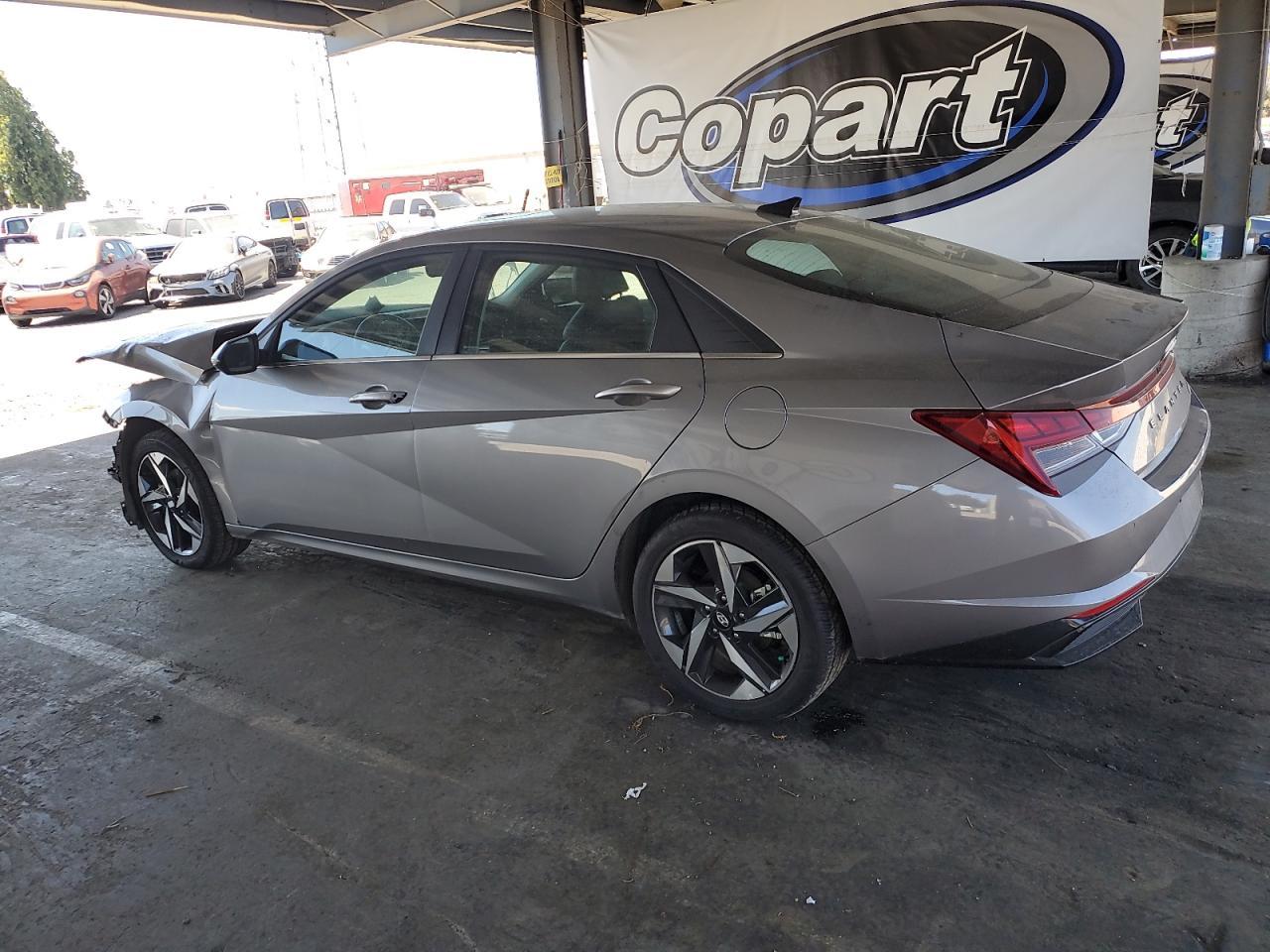 2023 Hyundai Elantra Limited - Фото 2