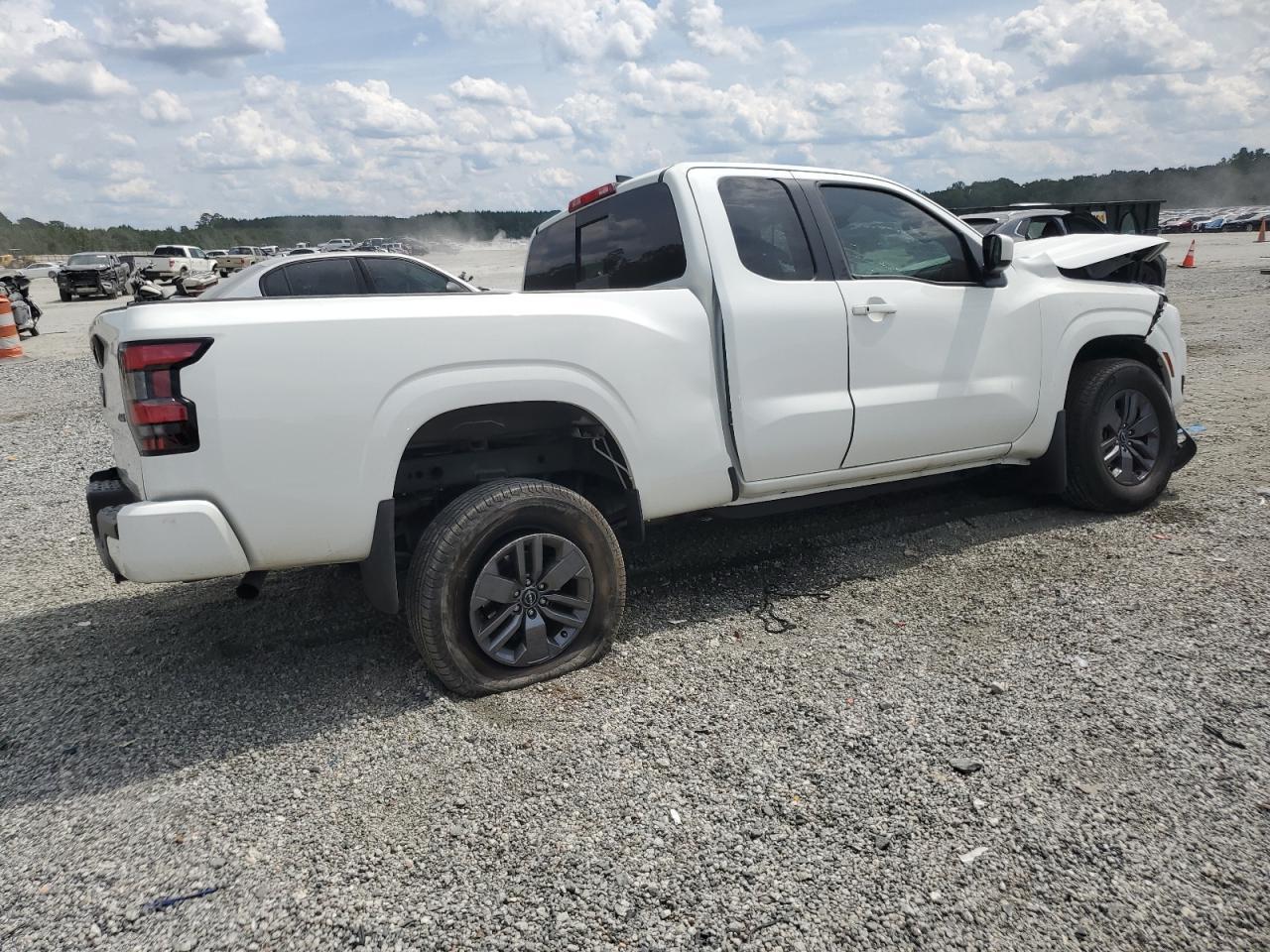 2025 Nissan Frontier S - Image 5