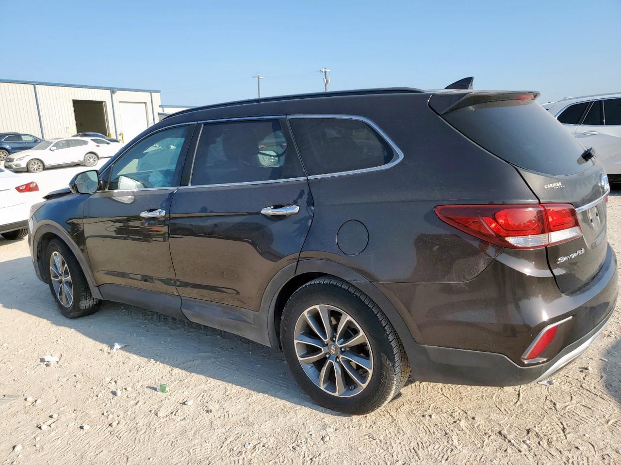 2017 Hyundai Santa Fe Se - Image 2