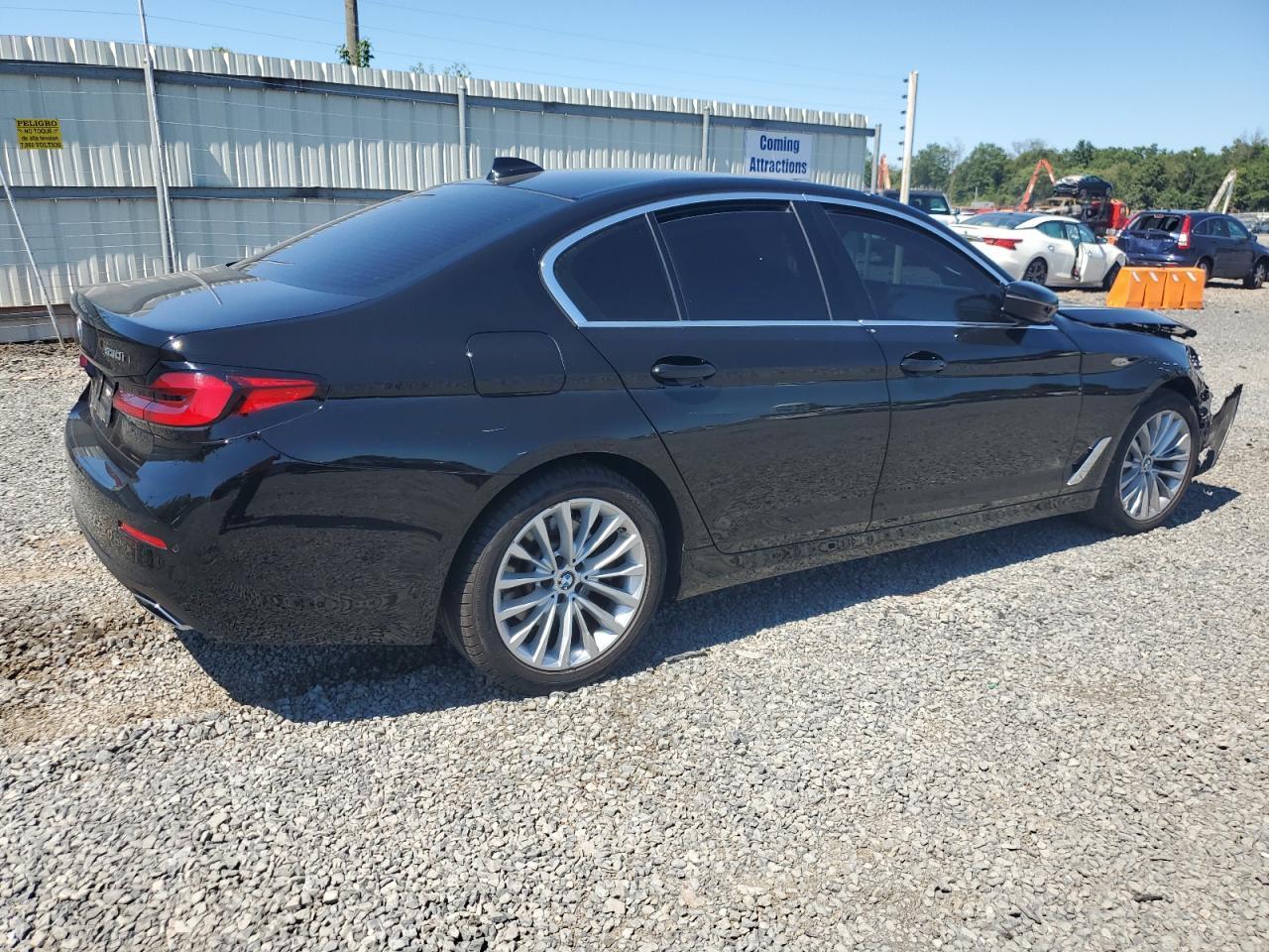 2022 BMW 530 Xi - Image 3