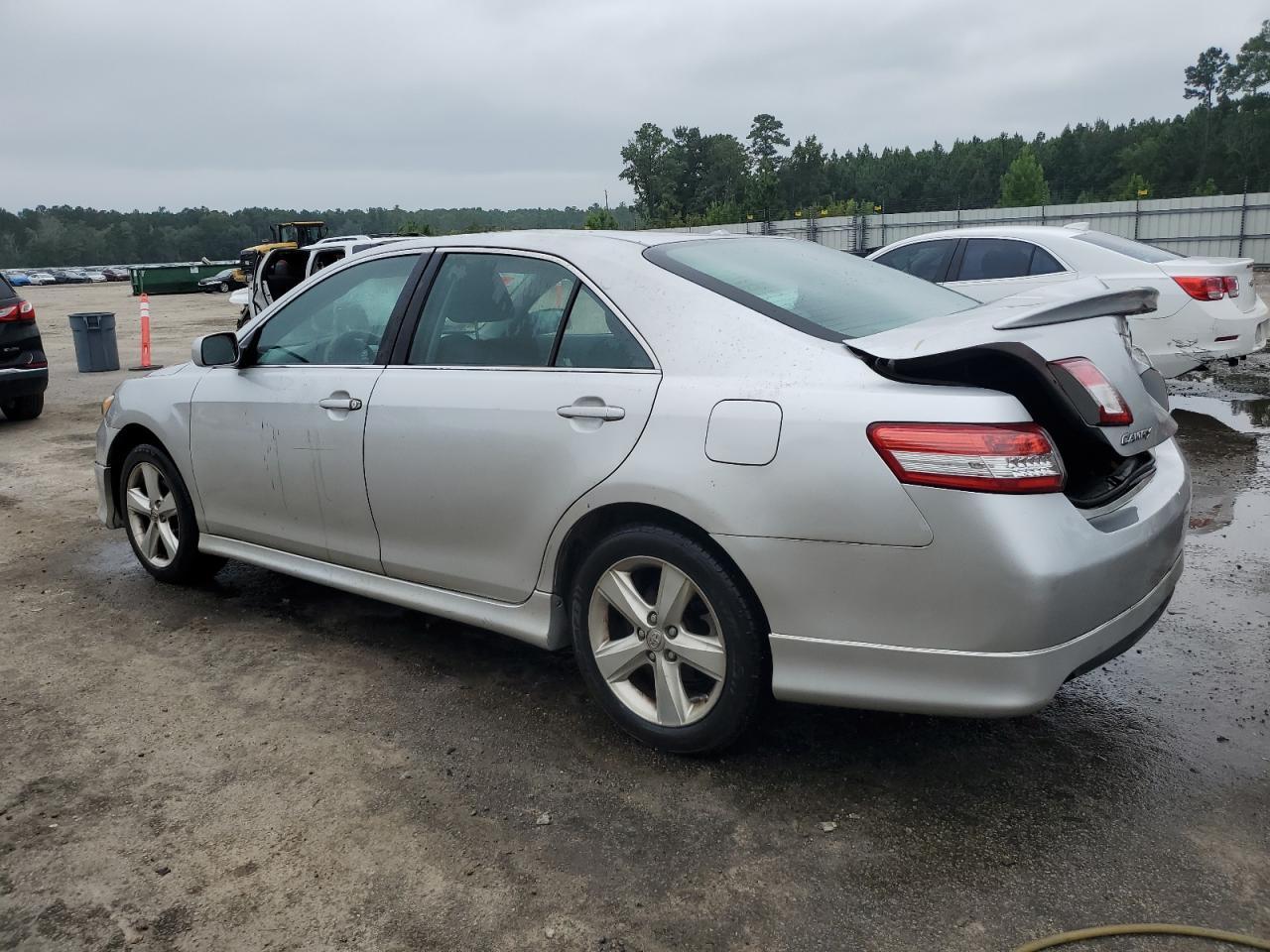 2011 Toyota Camry Base - Фото 2