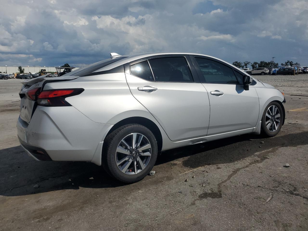 2020 Nissan Versa Sv - Фото 3