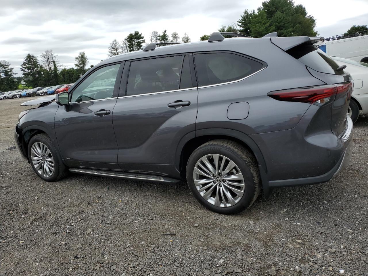 2024 Toyota Highlander Hybrid Limited Hybrid Limited - Image 2