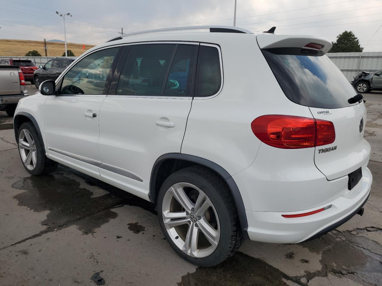 2016 Volkswagen Tiguan S - Фото 2