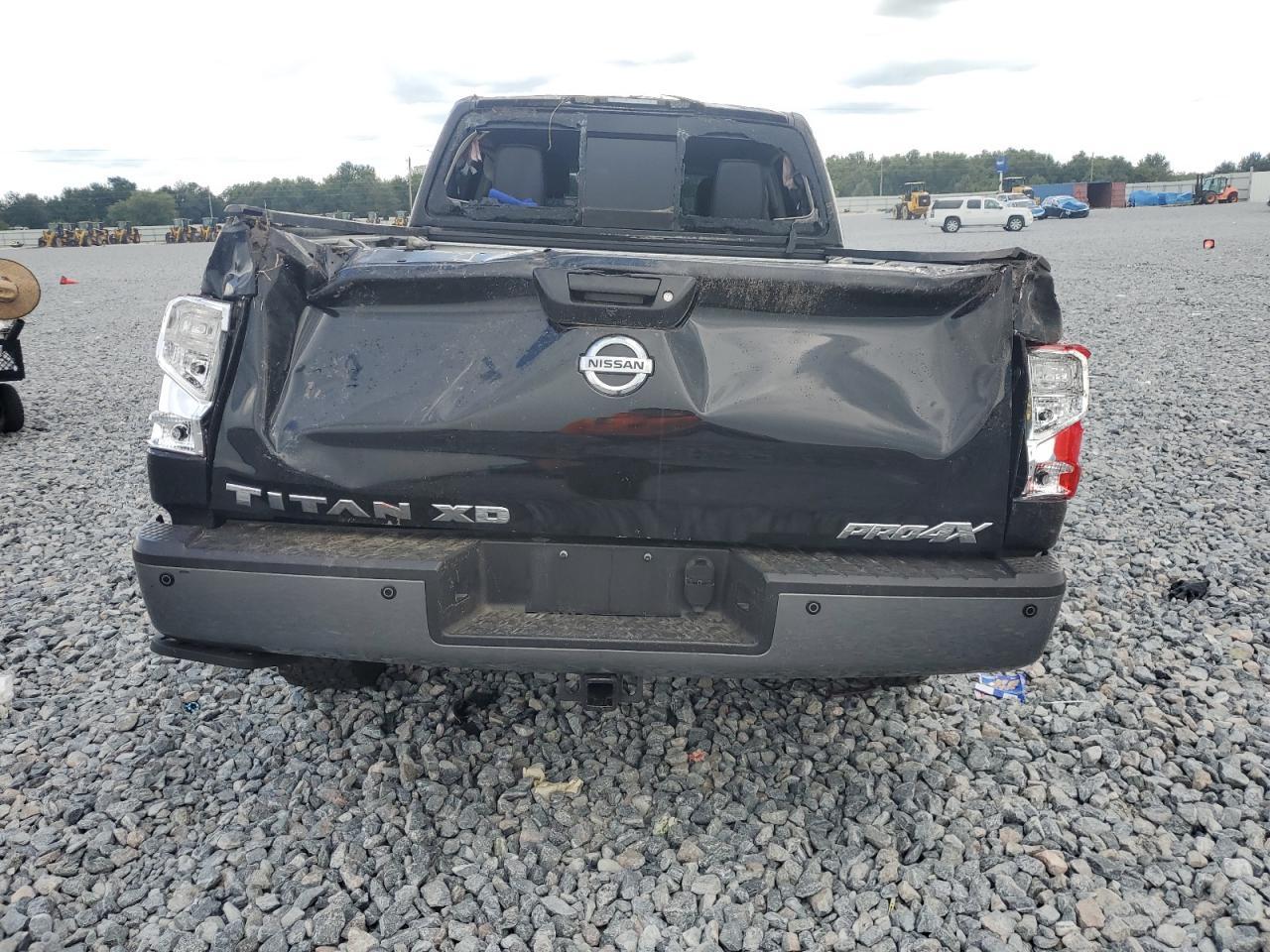 2017 Nissan Titan Xd Sl - Image 6