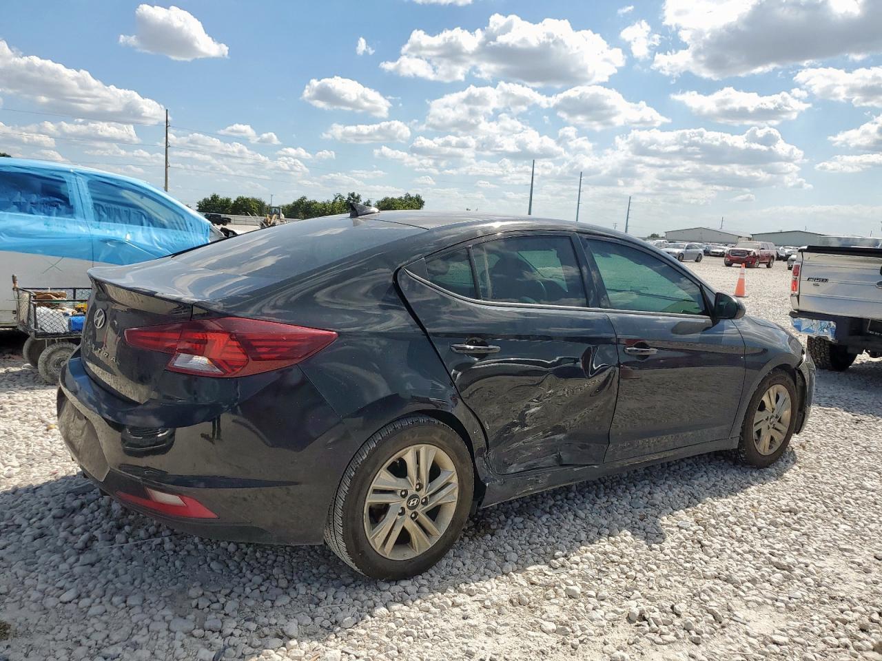 2019 Hyundai Elantra Sel - Image 3