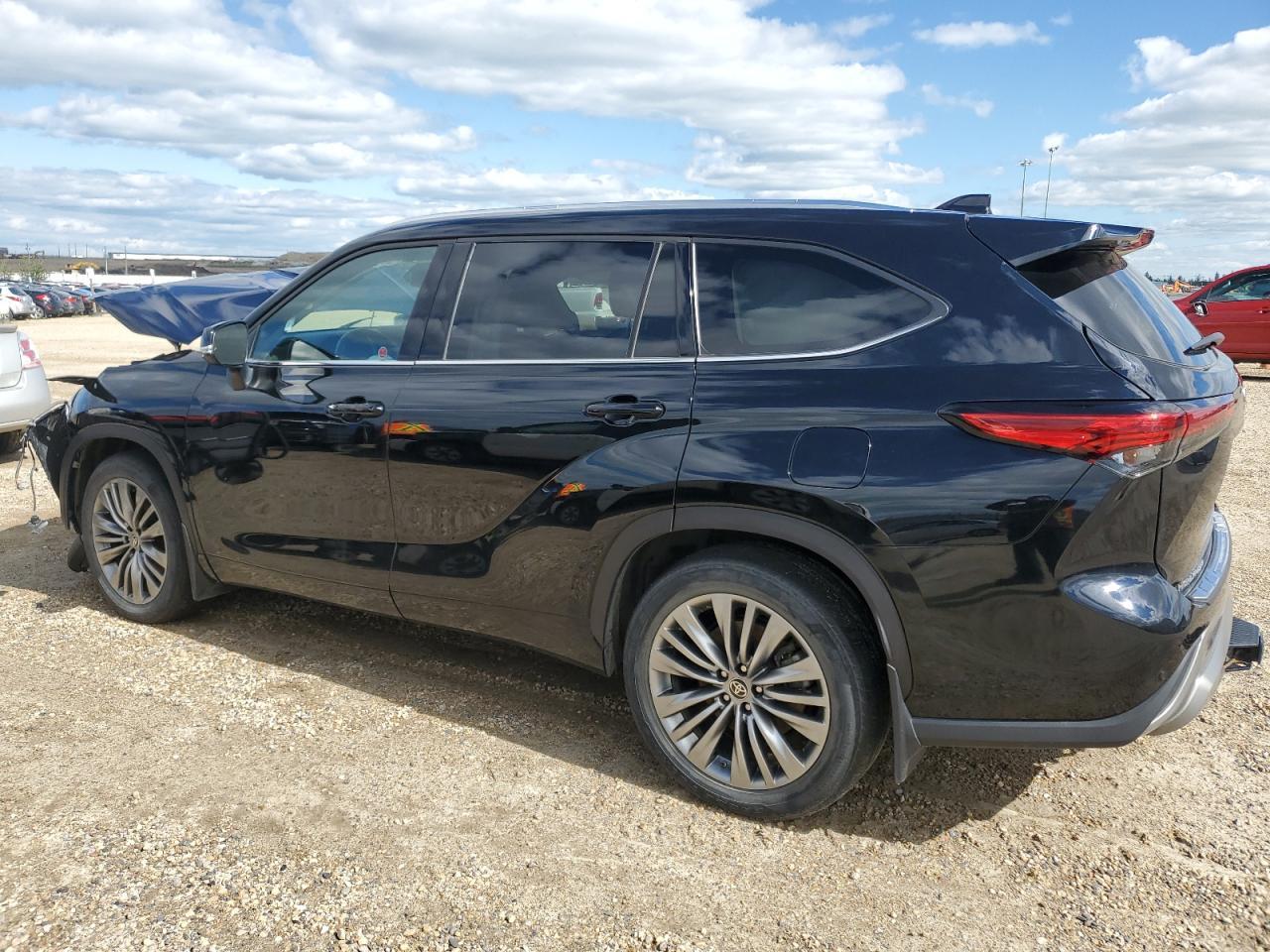 2021 Toyota Highlander Platinum - Image 2