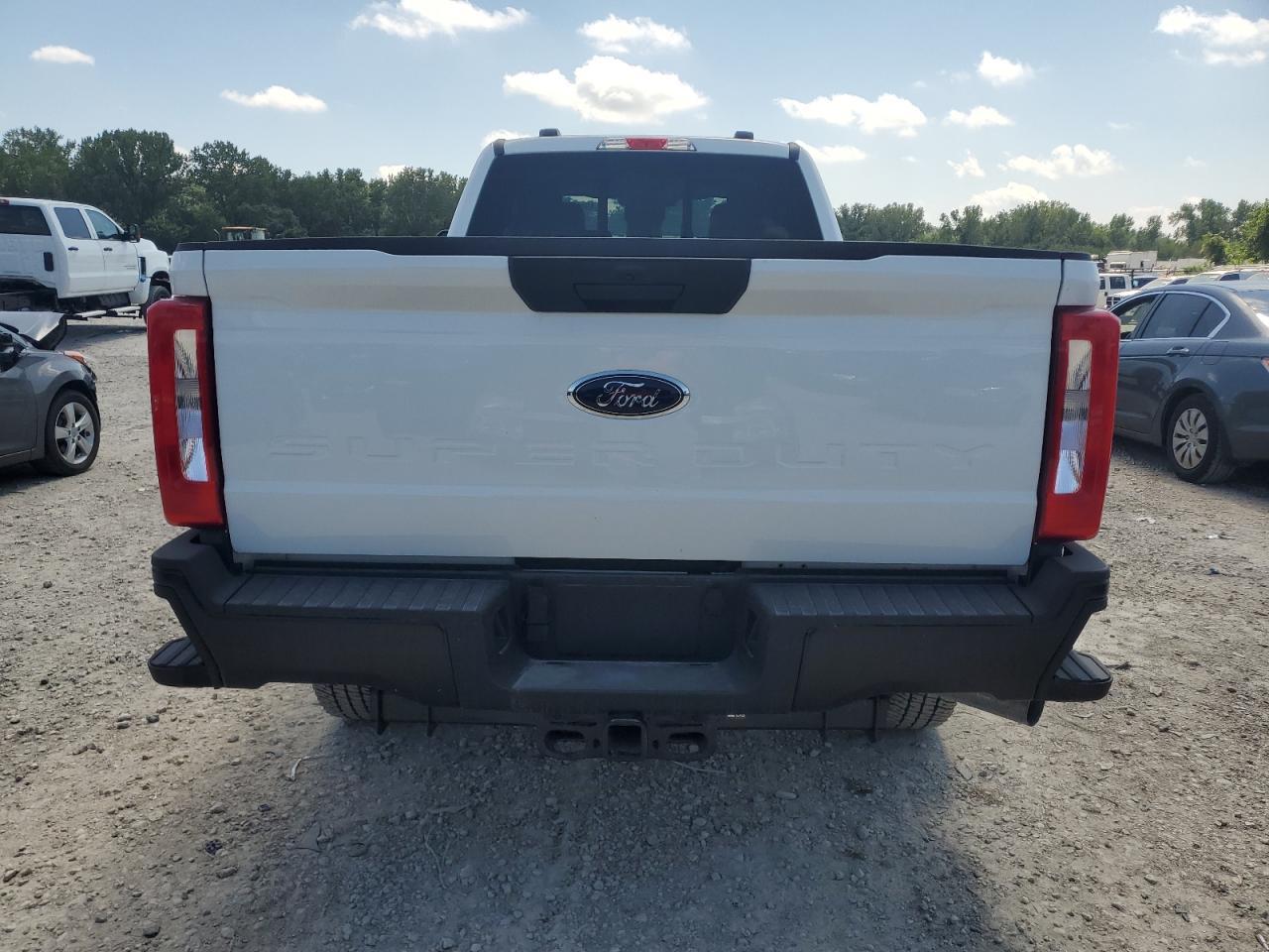 2025 Ford F250 Super Duty - Фото 6