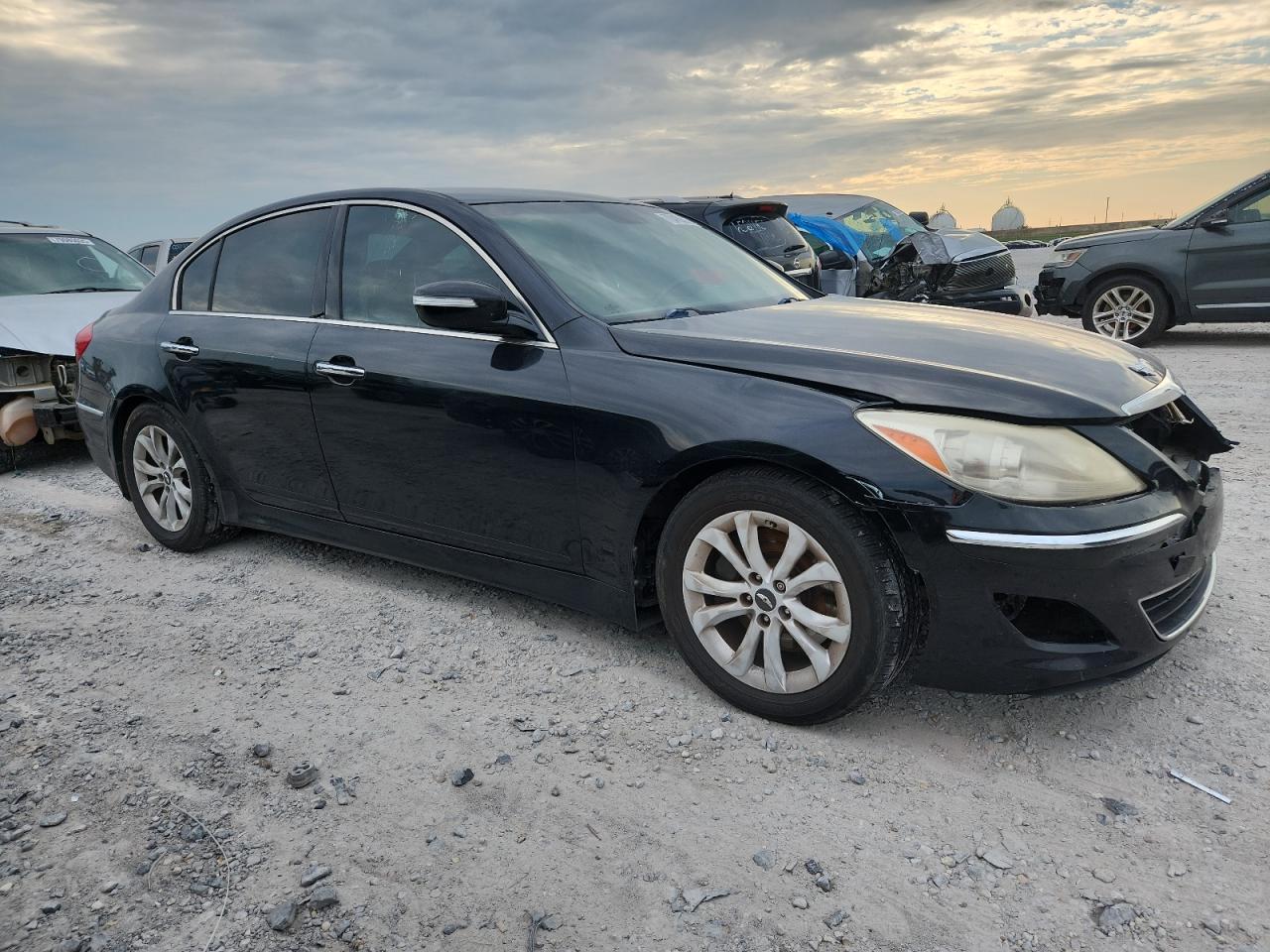 2013 Hyundai Genesis 3.8L - Фото 4