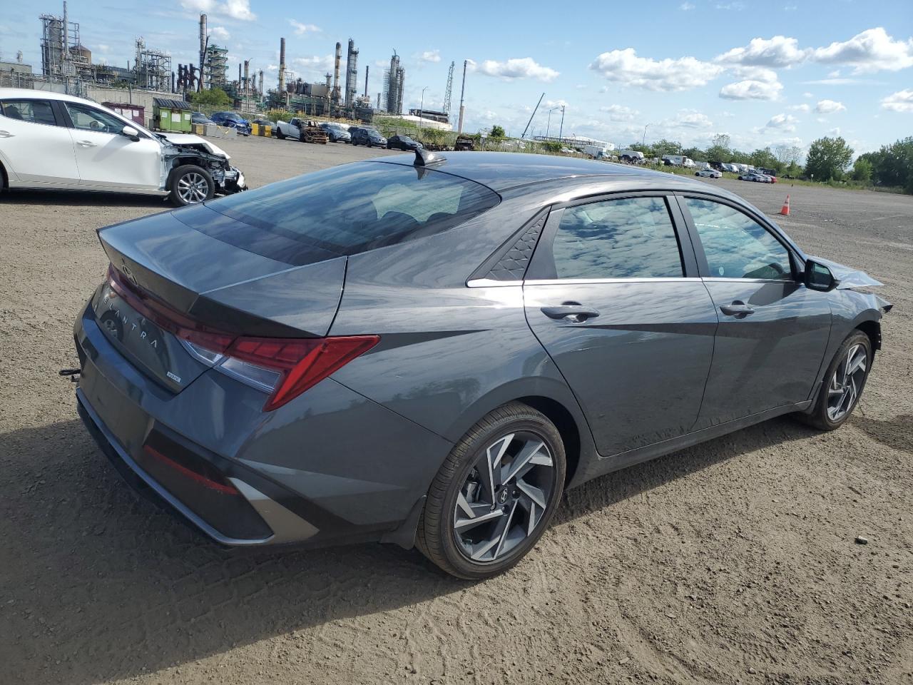 2025 Hyundai Elantra Limited - Image 3
