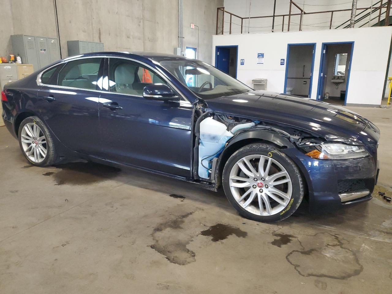 2016 Jaguar Xf Prestige Prestige - Image 4