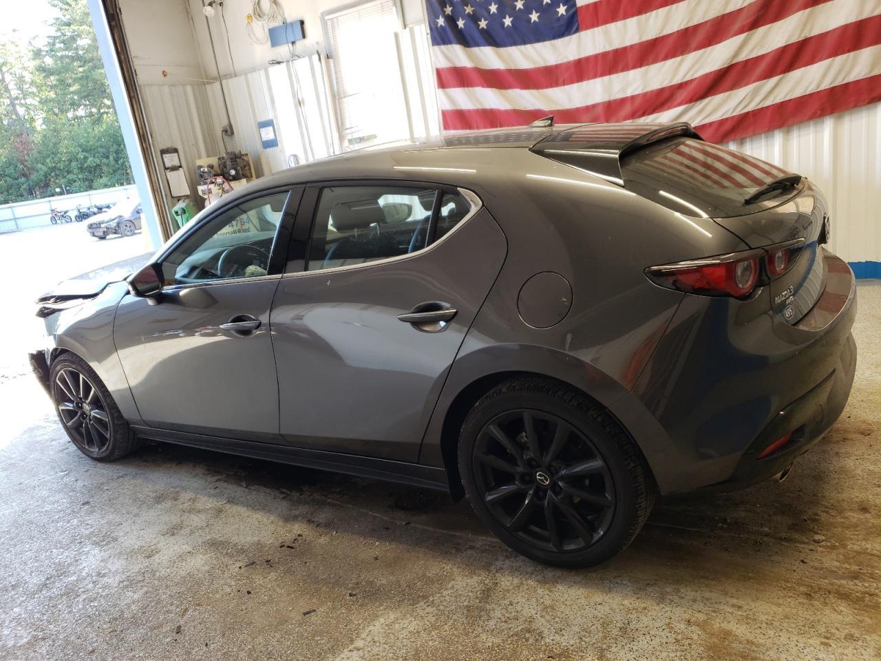2022 Mazda 3 Premium - Image 2