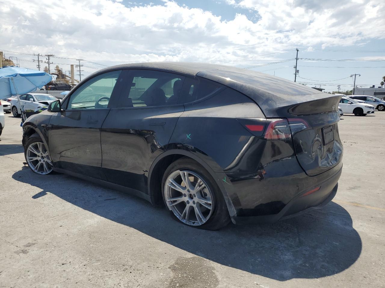 2024 Tesla Model Y - Фото 2