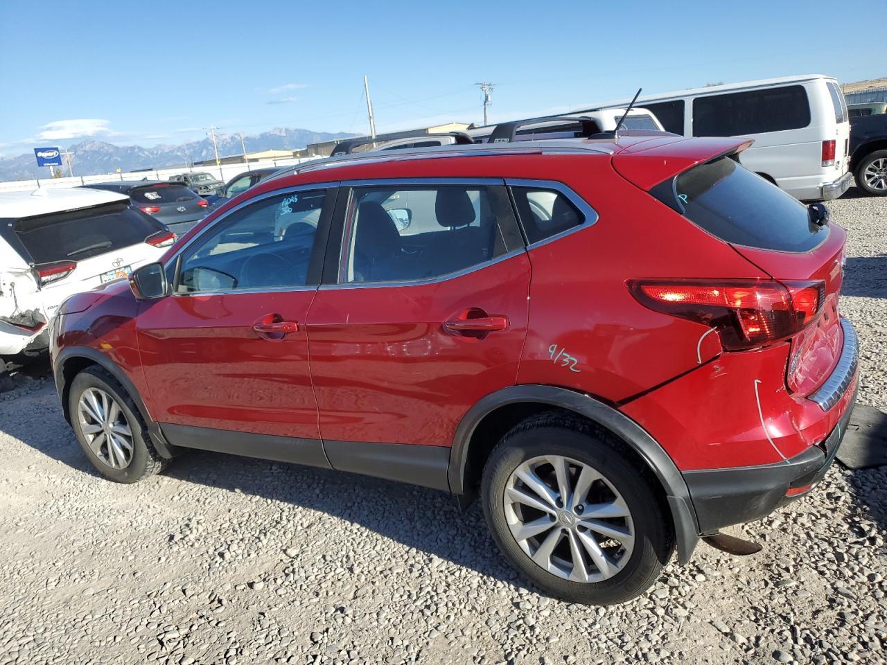 2018 Nissan Rogue Sport S - Фото 2