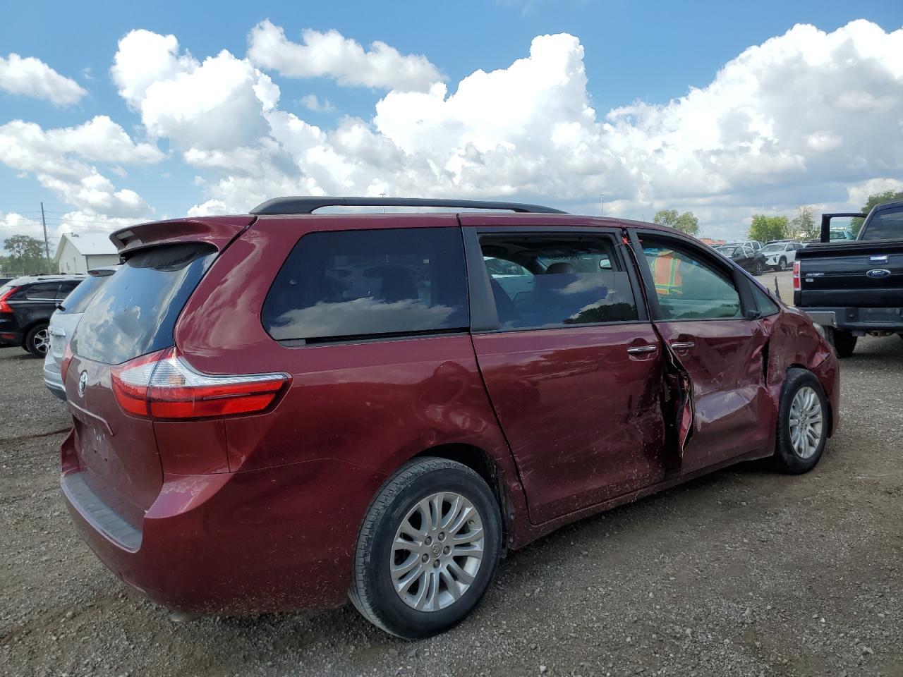2015 Toyota Sienna Xle - Image 3