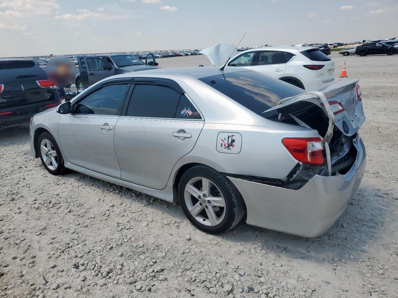 2014 Toyota Camry L - Фото 2