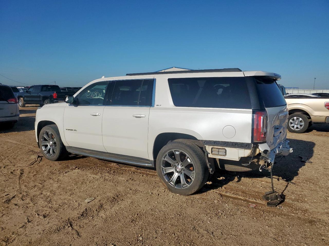 2016 GMC Yukon Xl K1500 Slt - Image 2