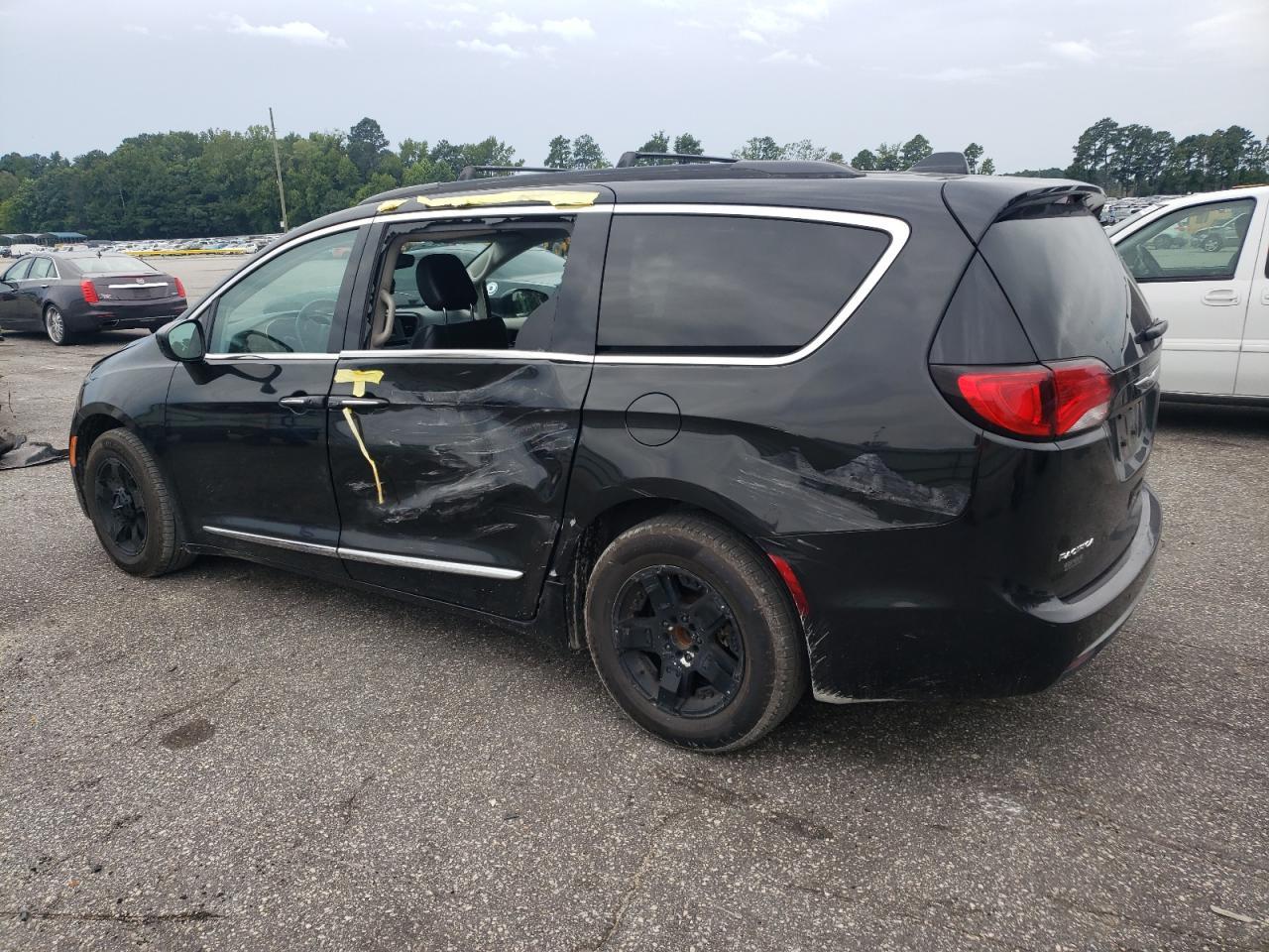 2017 Chrysler Pacifica Touring L - Фото 2