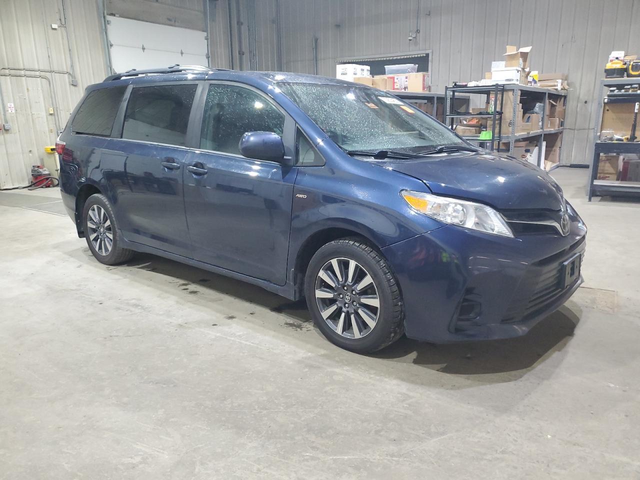 2018 Toyota Sienna Le 7-Passenger - Фото 4