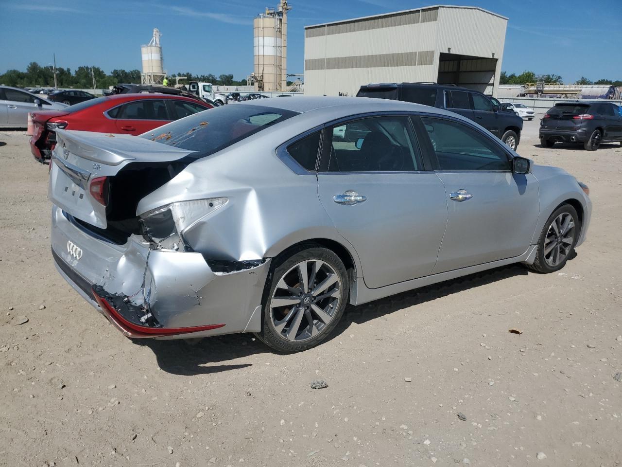 2017 Nissan Altima 2.5 - Фото 3