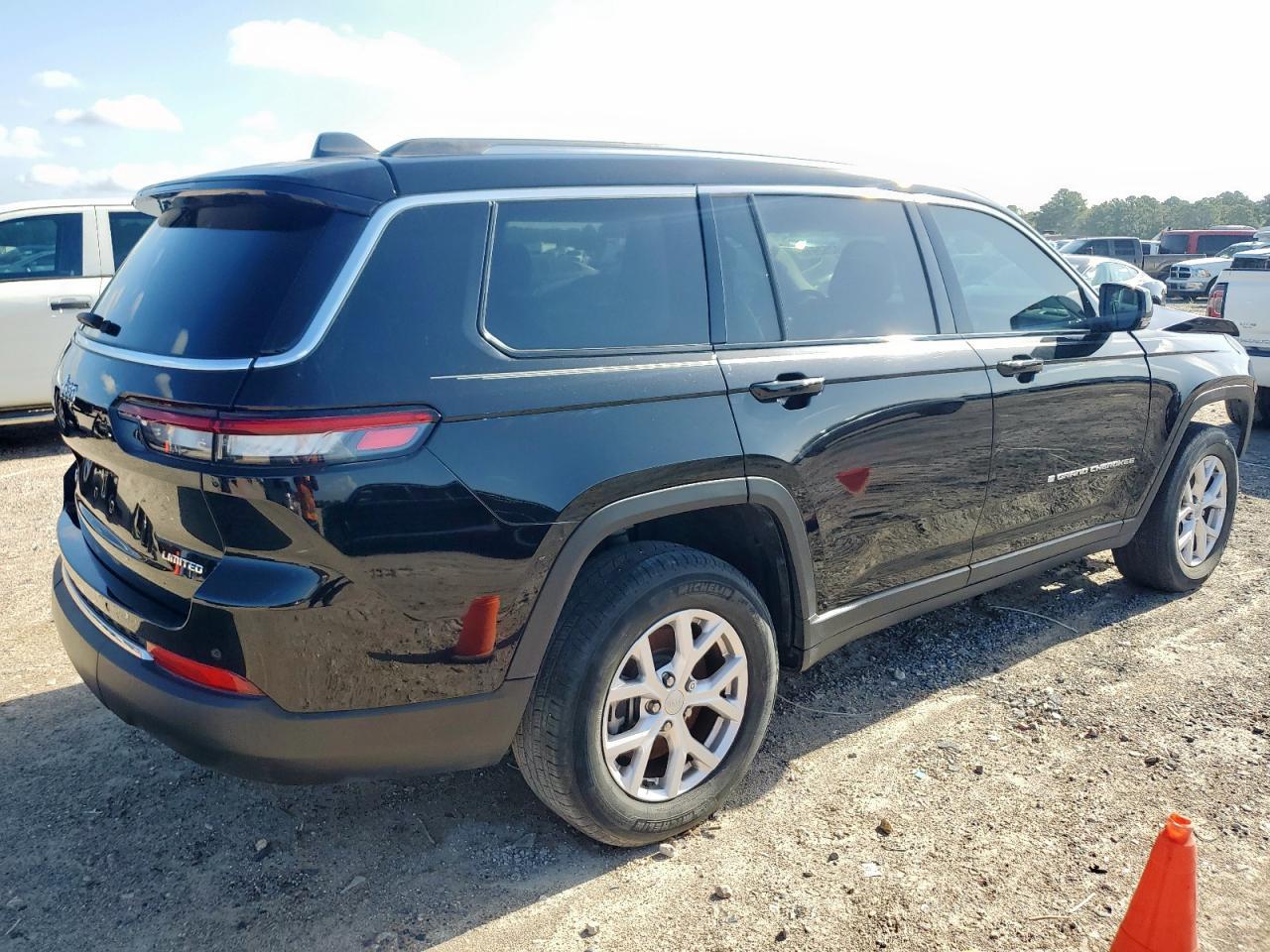 2022 Jeep Grand Cherokee L Limited - Image 3