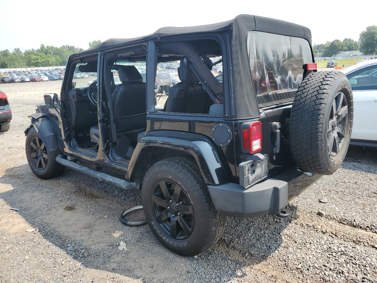 2014 Jeep Wrangler Unlimited Sahara - Image 2