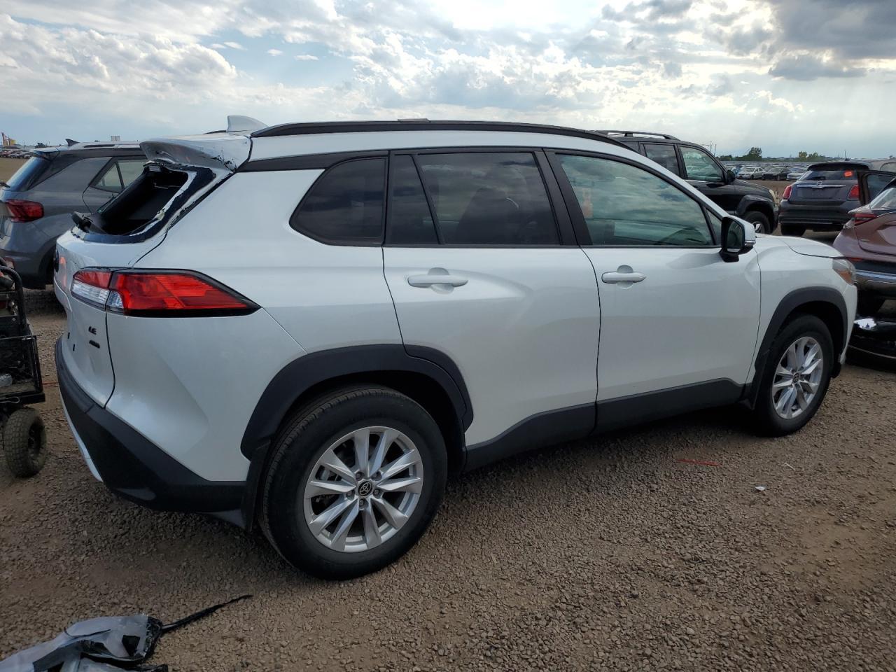 2022 Toyota Corolla Cross Le - Фото 3