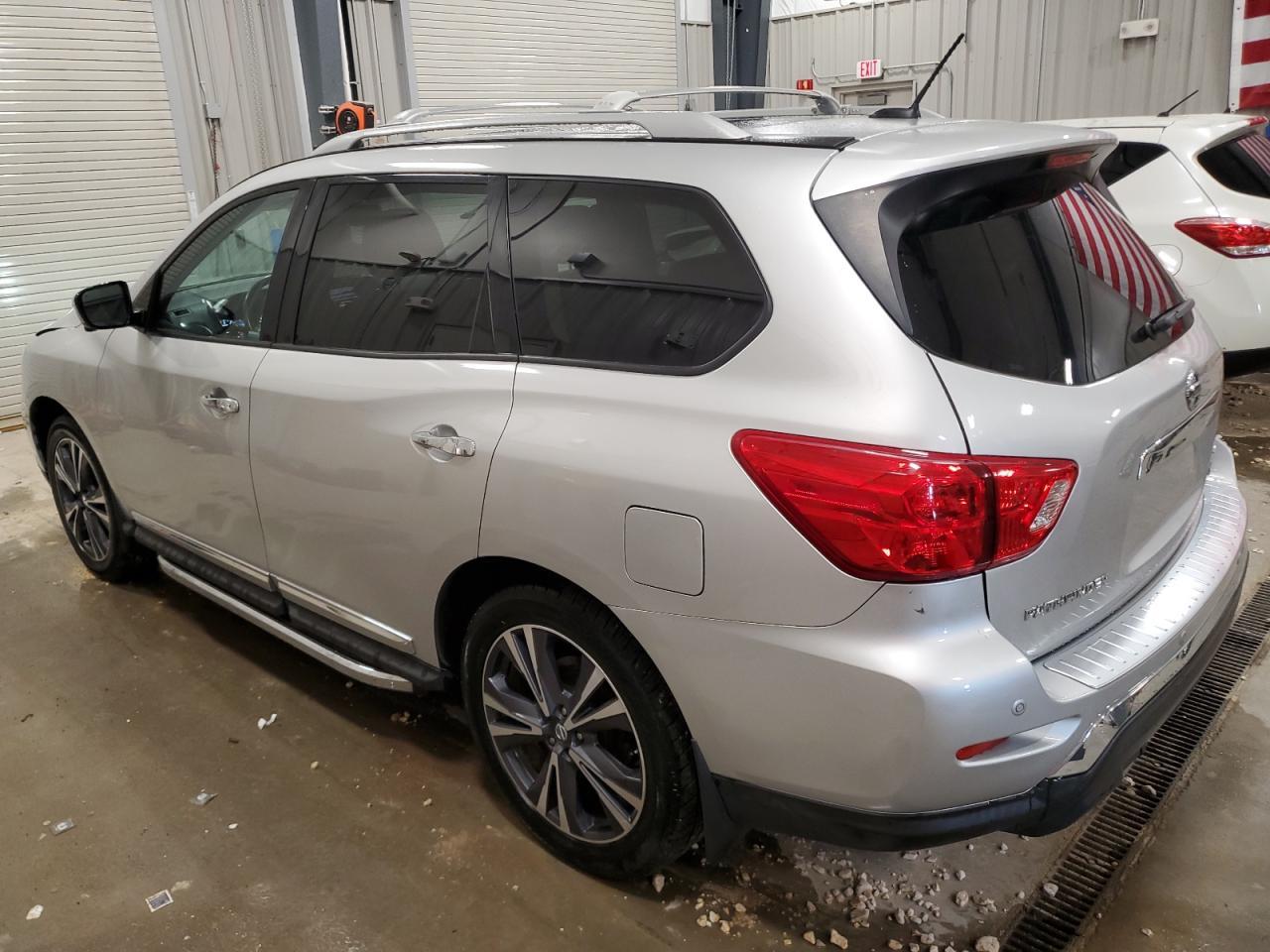 2017 Nissan Pathfinder S - Image 2