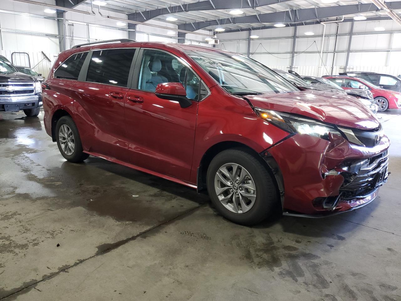 2025 Toyota Sienna Le - Фото 4