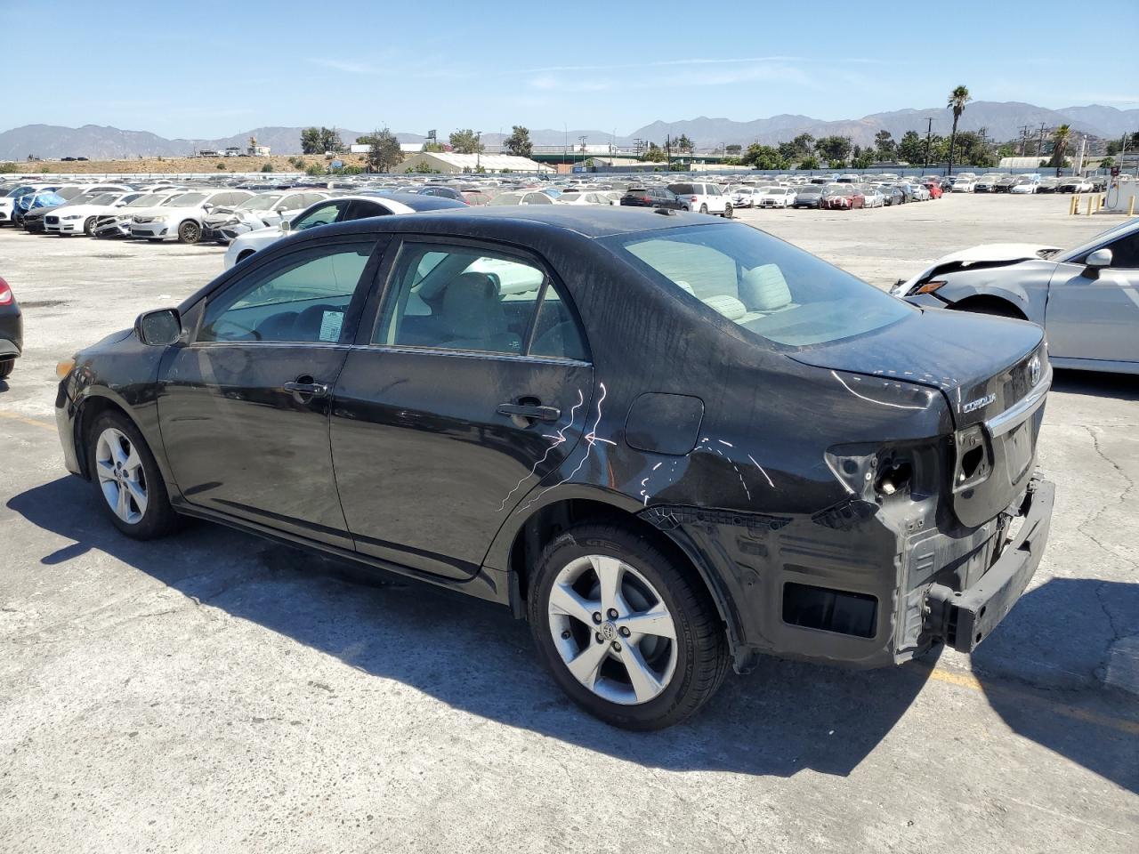 2013 Toyota Corolla Base - Фото 2