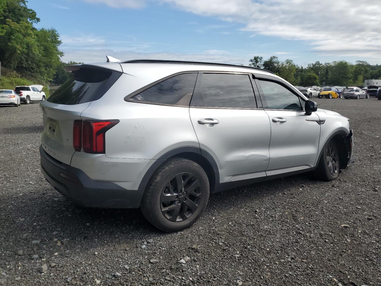 2021 Kia Sorento S - Image 3
