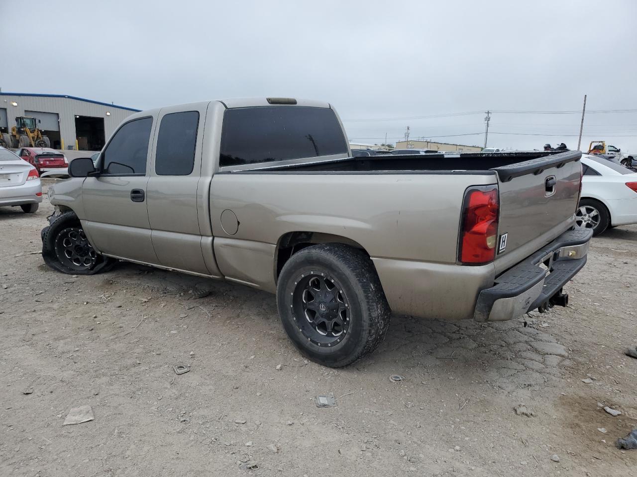 2006 Chevrolet Silverado C1500 - Фото 2
