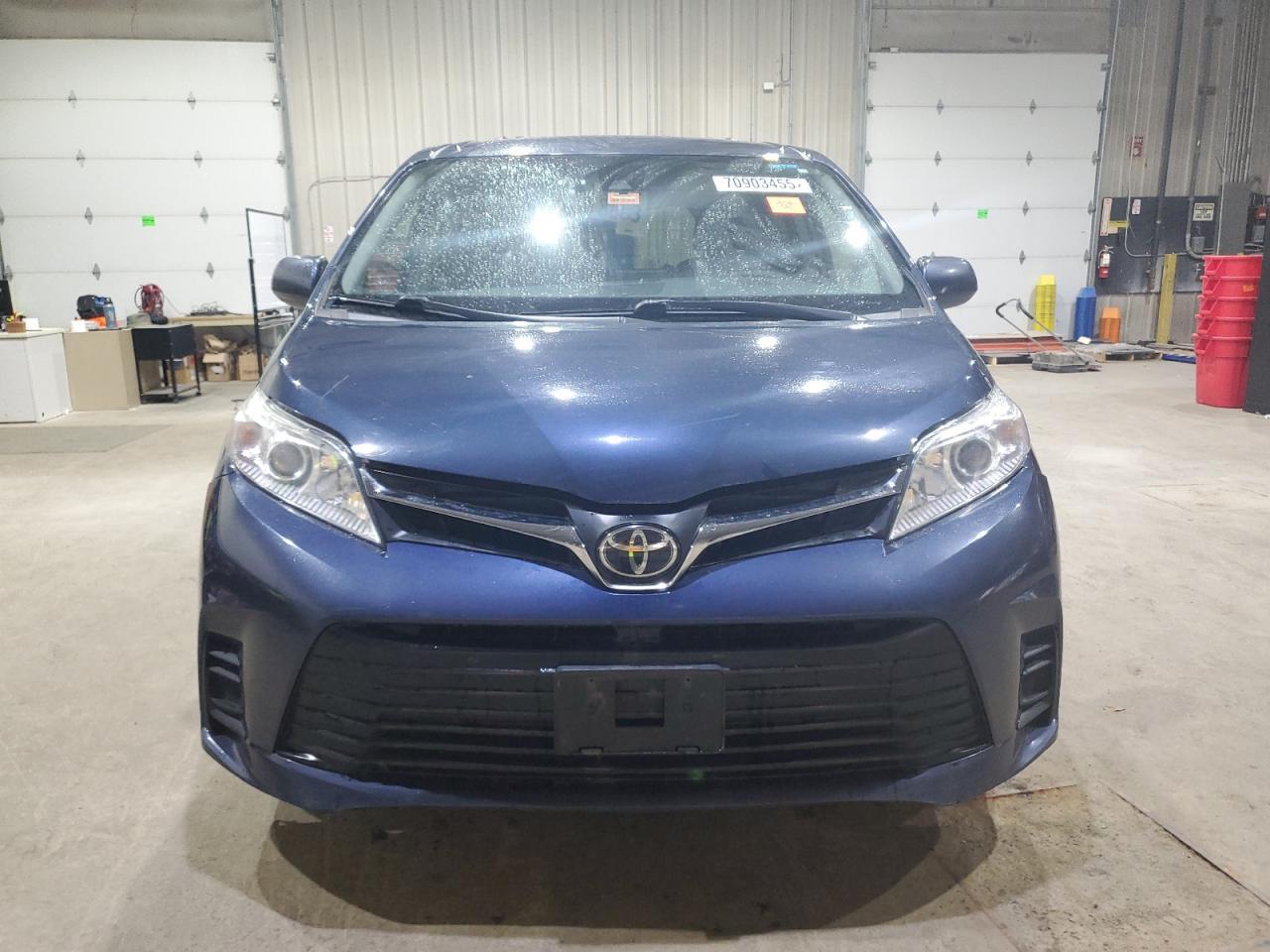 2018 Toyota Sienna Le 7-Passenger - Фото 5