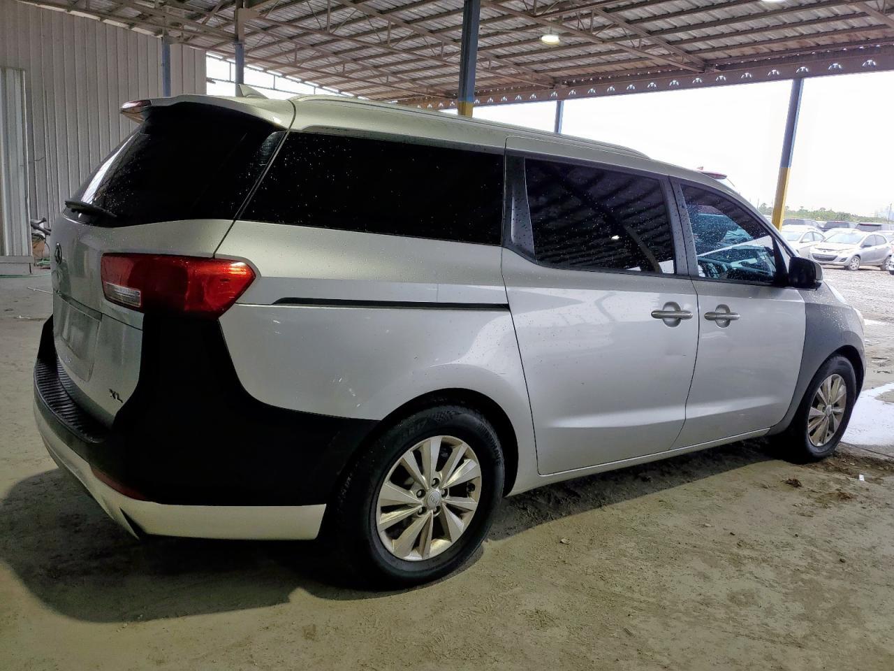 2016 Kia Sedona Lx - Image 3